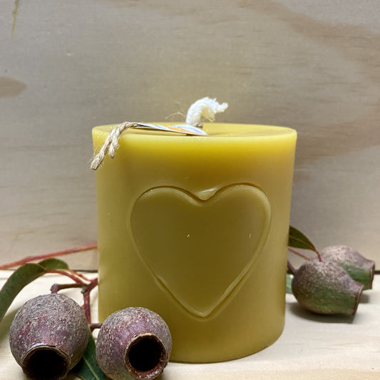 Beeswax candle - Heart engraved - Short Pillar 7.5cm