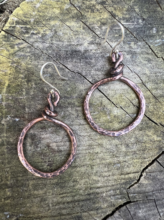 Hammered copper round earrings